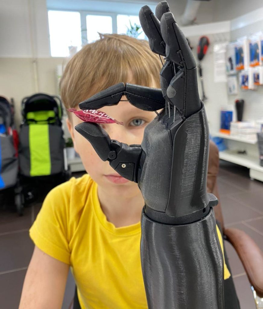 Open Bionics Hero Arm на службе у супергероев 