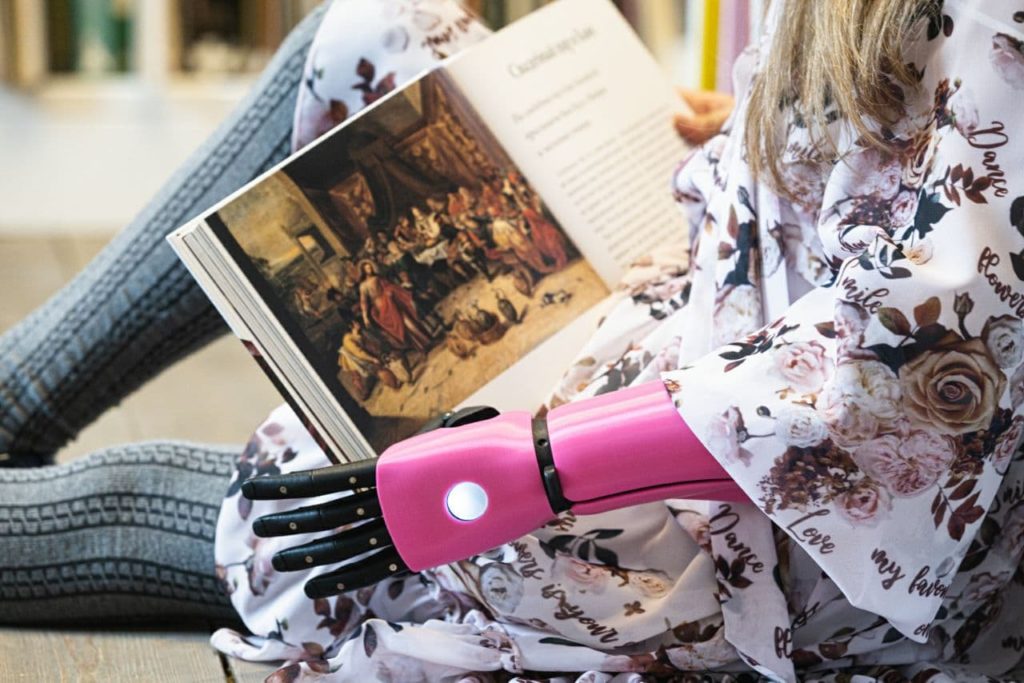 История Кати с Hero Arm от Open Bionics